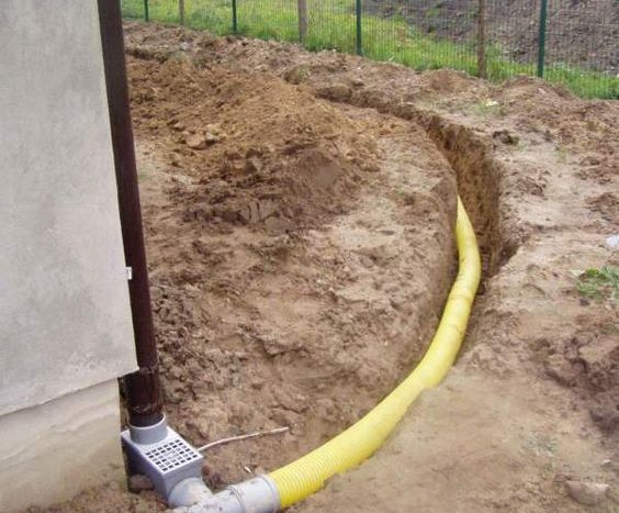 kam umísit drenážní trubku