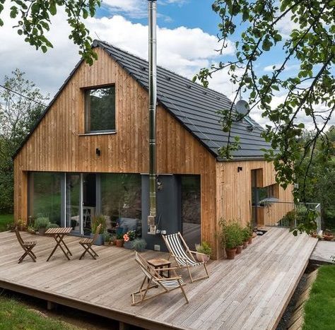 moderní fasáda domu ze dřeva